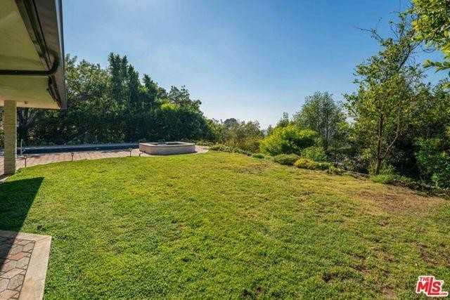 405 Evelyn Pl - Photo 3 of 8