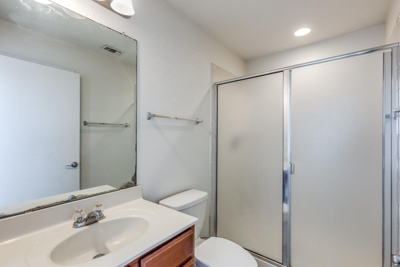 Edmundsbury Dr - Photo 2 of 5