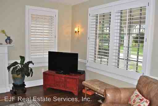 1361 Iris St NW - Photo 3 of 28