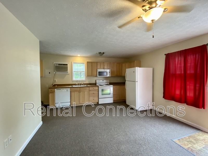 206 E Railroad Ave - Photo 3 of 4