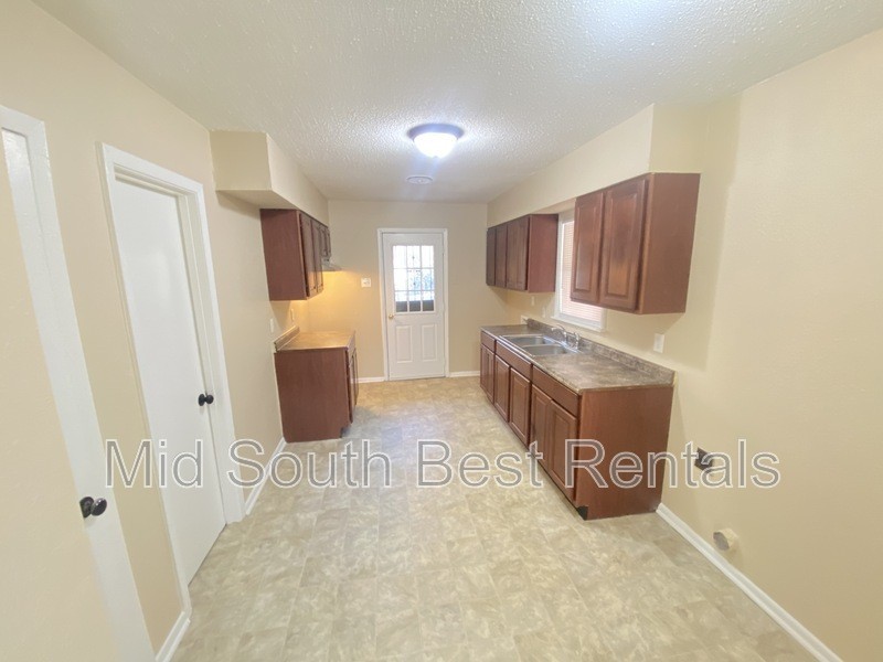 1766 Carlyle Rd - Photo 3 of 9