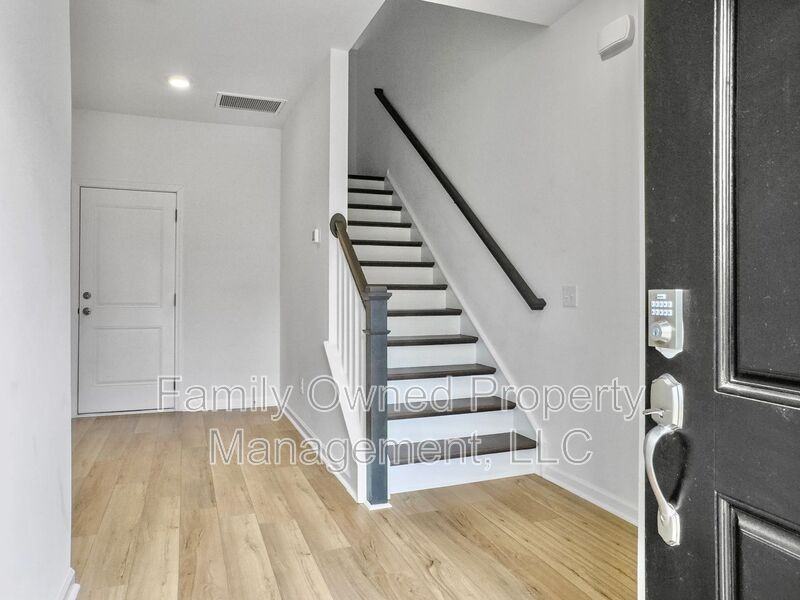 158 Yorkshire Dr - Photo 6 of 39