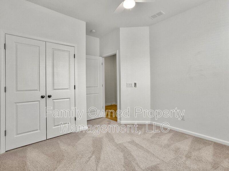 158 Yorkshire Dr - Photo 7 of 39