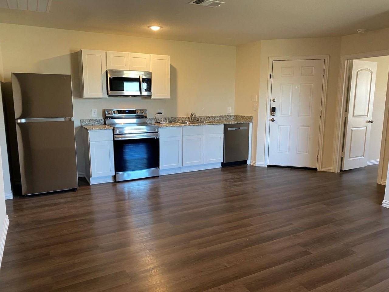 2203 Henry St #A - Photo 5 of 17