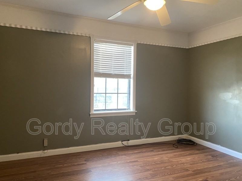 2057 Gay Ave - Photo 6 of 15