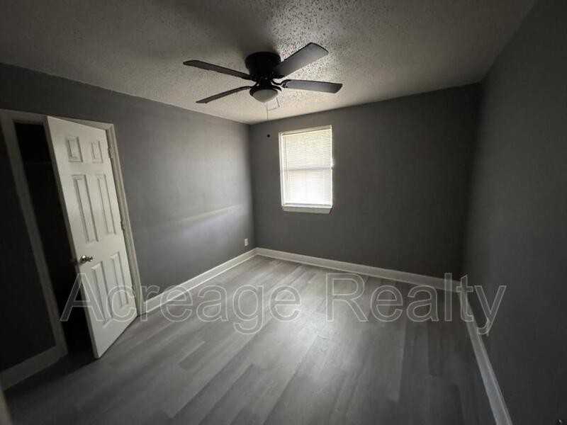 4114 Moncrief Rd - Photo 6 of 17