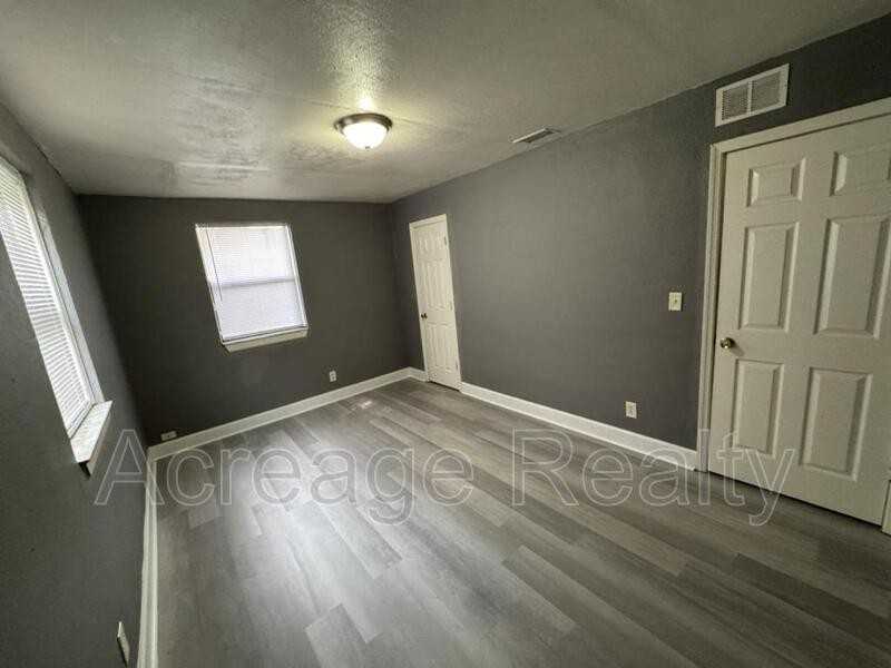 4114 Moncrief Rd - Photo 7 of 17