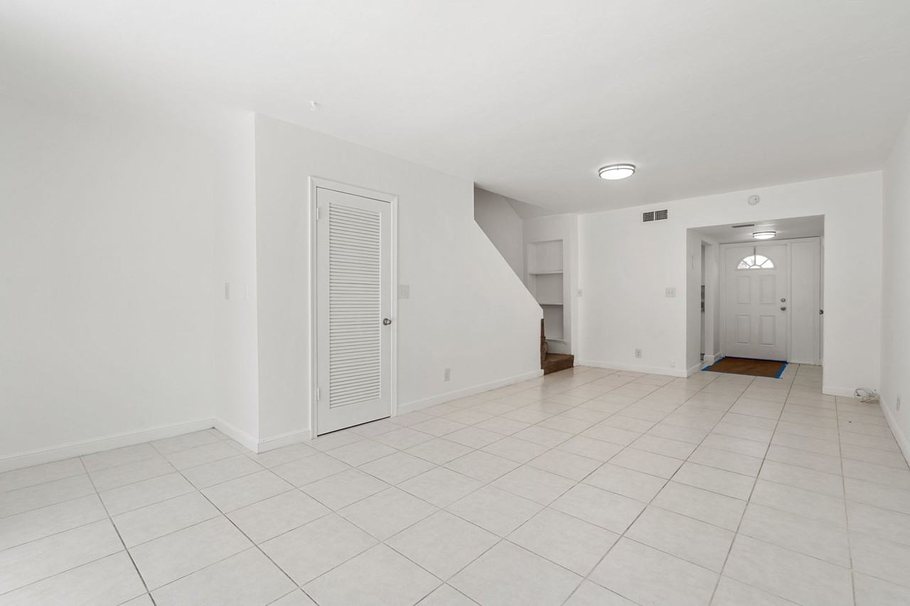 Vista Townhomes - Photo 4 of 24