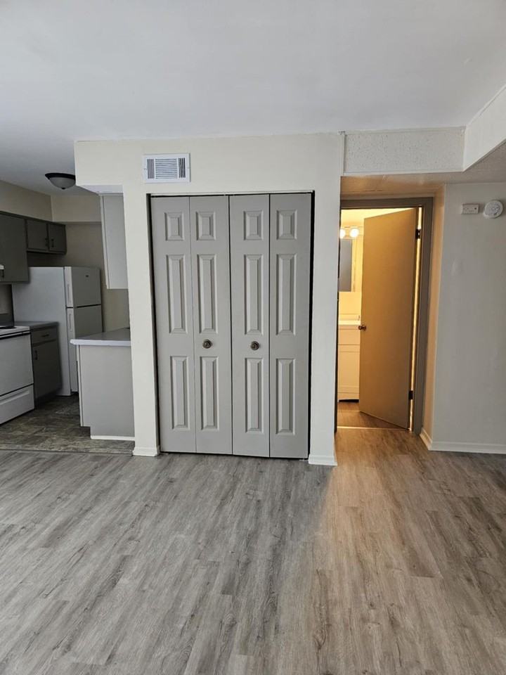 1410 Woodland Dr - Photo 3 of 12