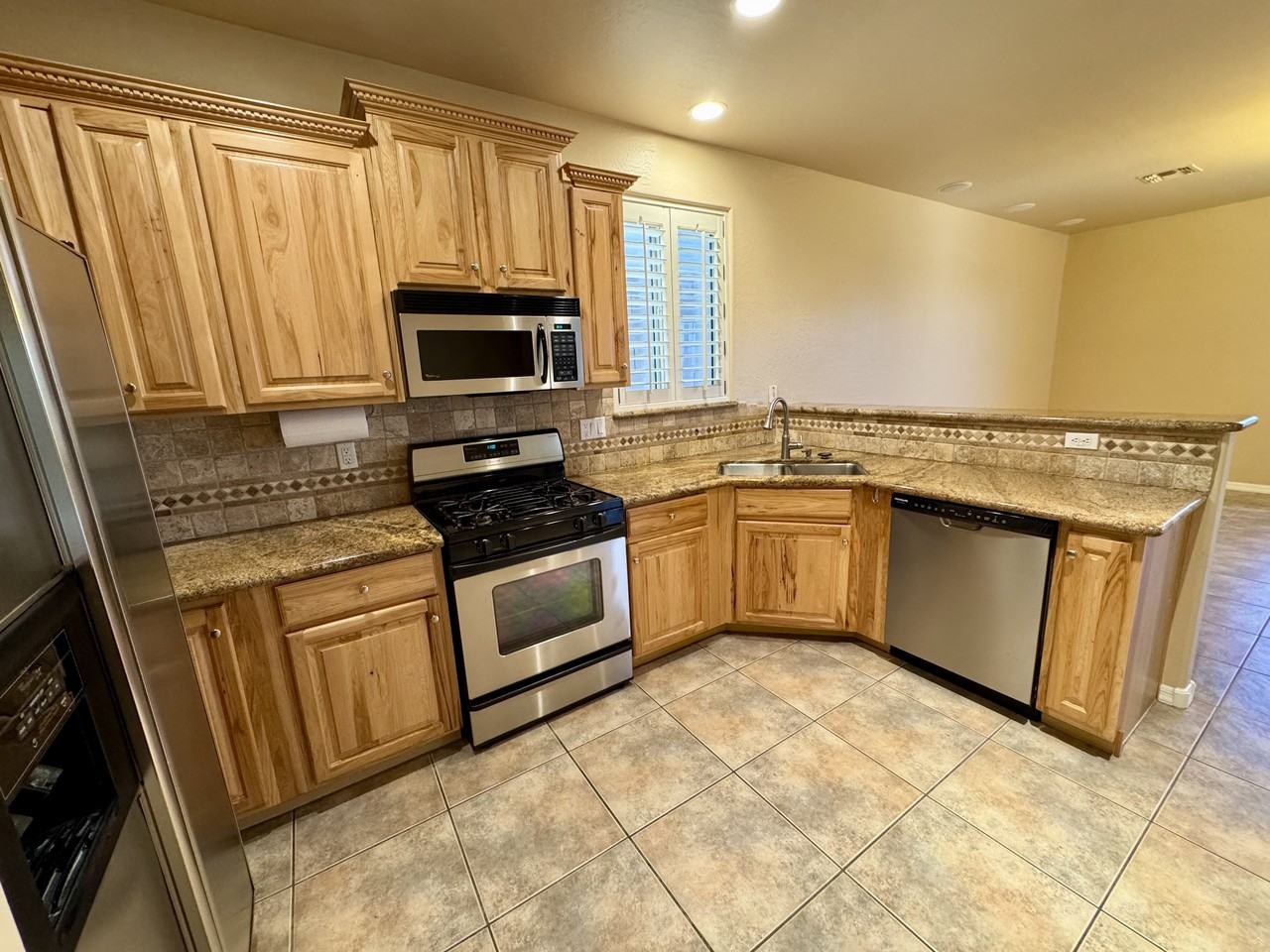 12639 N 19th St - Photo 3 of 16