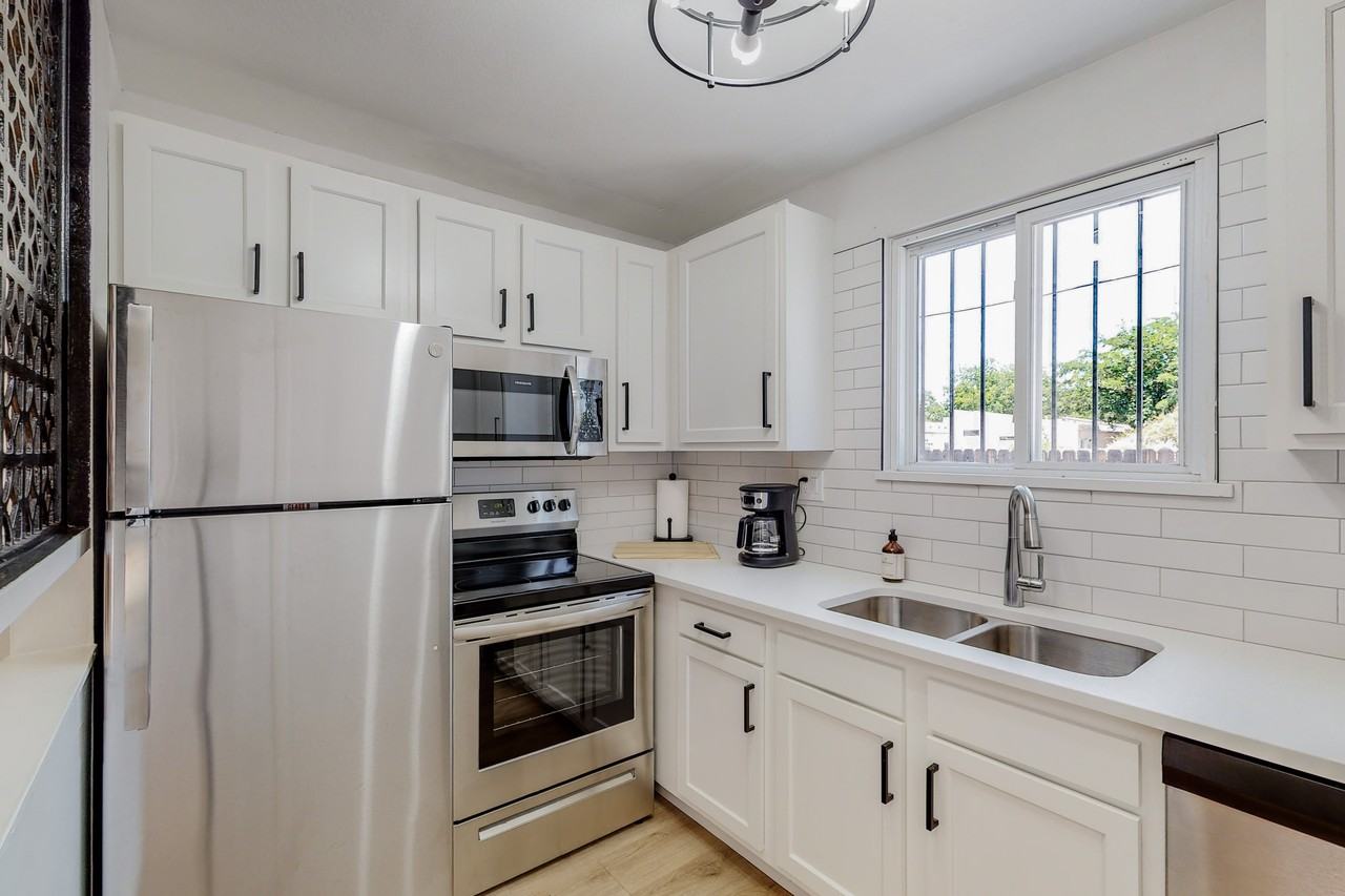 1309 Virginia St Ne - Photo 6 of 28