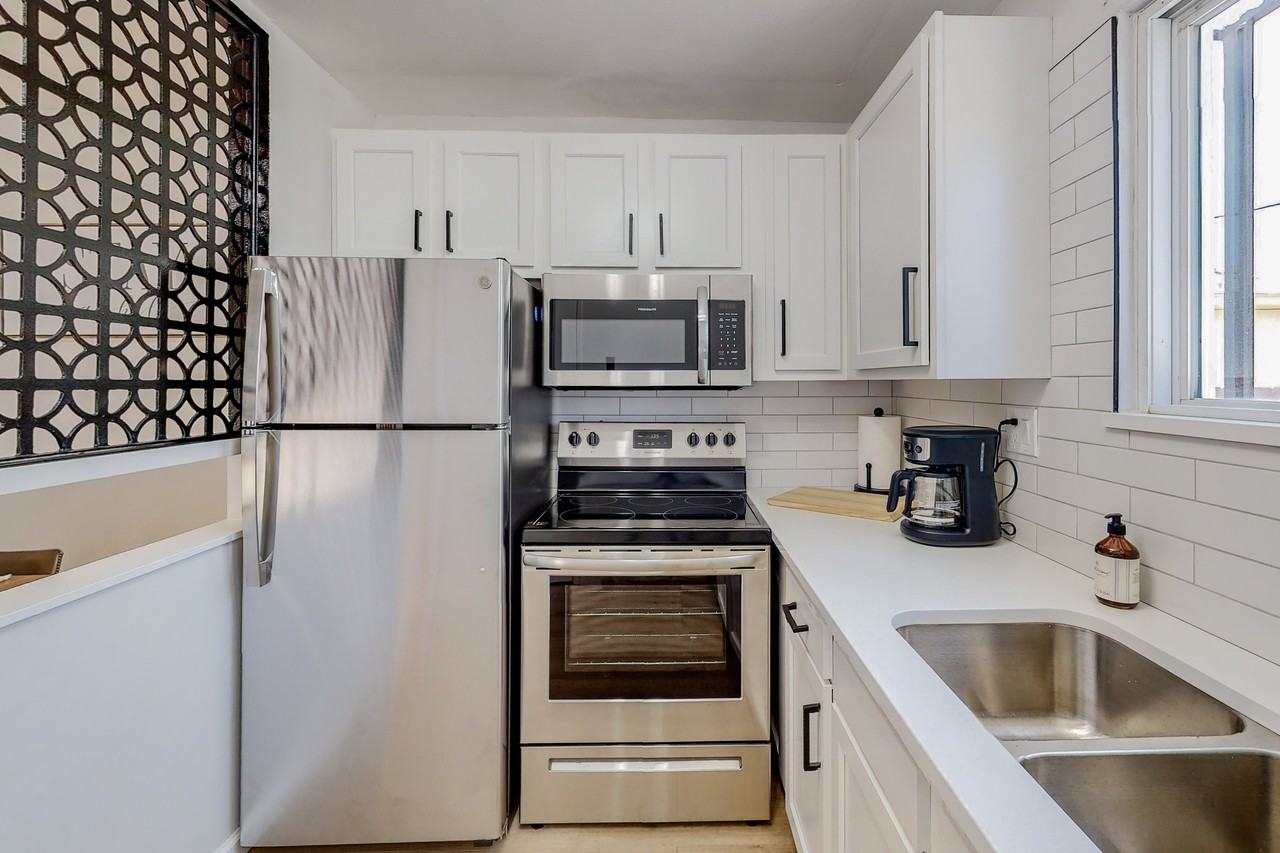 1309 Virginia St Ne - Photo 7 of 28