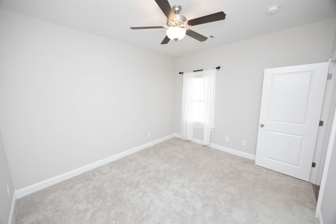 232 Royal Oaks Dr - Photo 3 of 22
