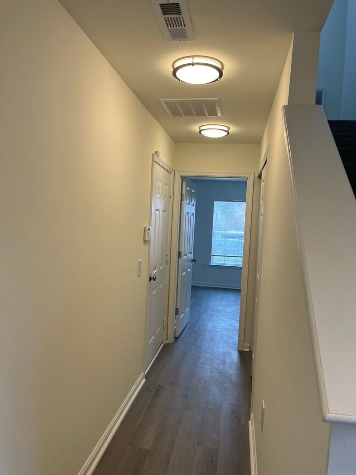 22988 Fontwell Sq - Photo 2 of 24