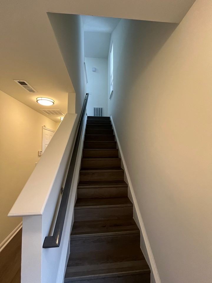 22988 Fontwell Sq - Photo 3 of 24