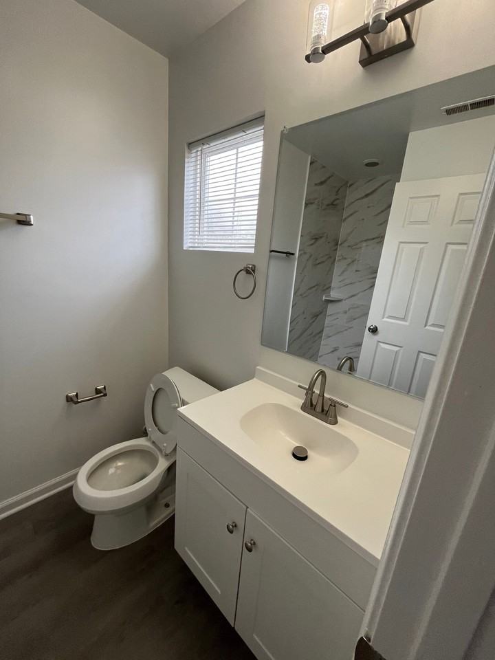 22988 Fontwell Sq - Photo 5 of 24