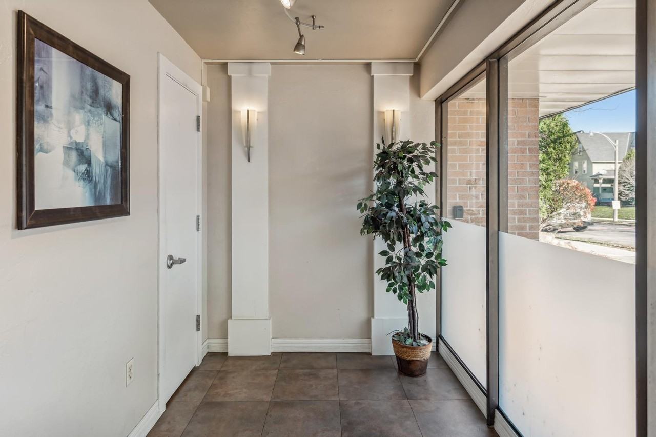 2121 N Cambridge Ave - Photo 3 of 10