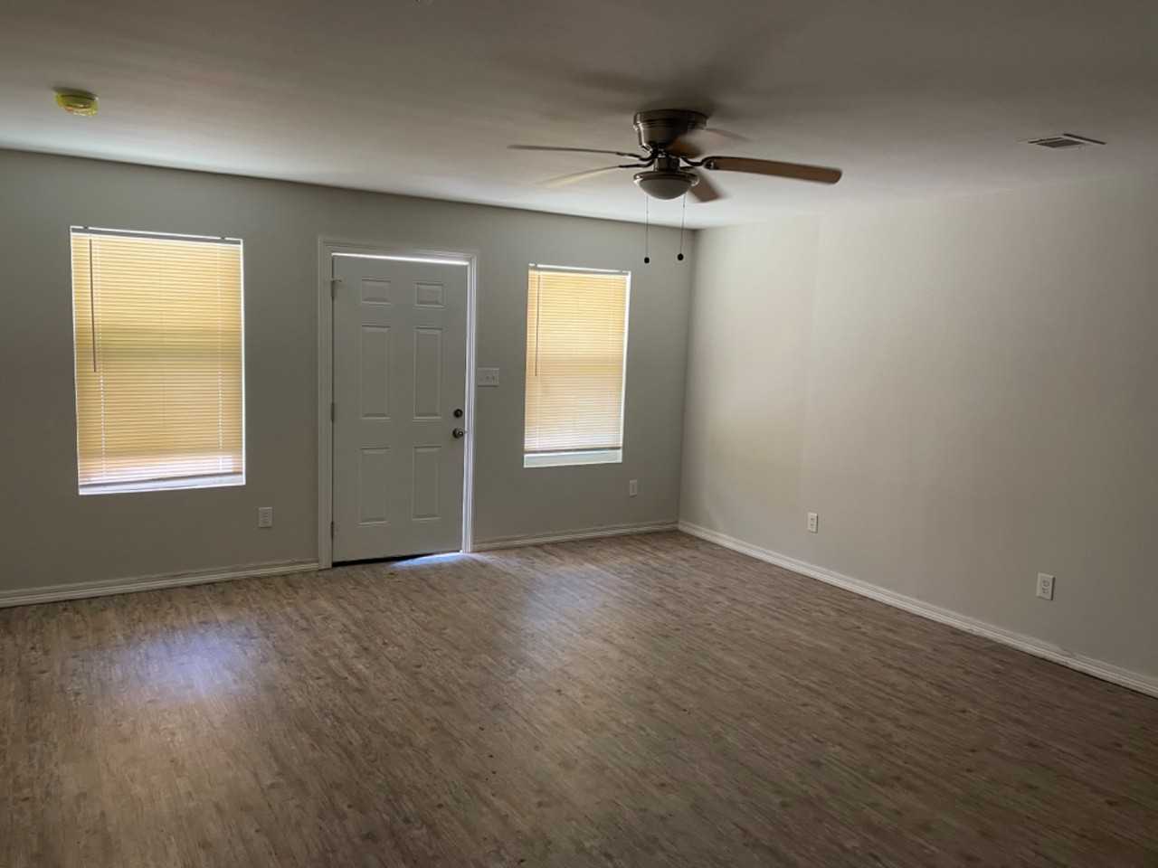 737 North Nicholson - Photo 4 of 10