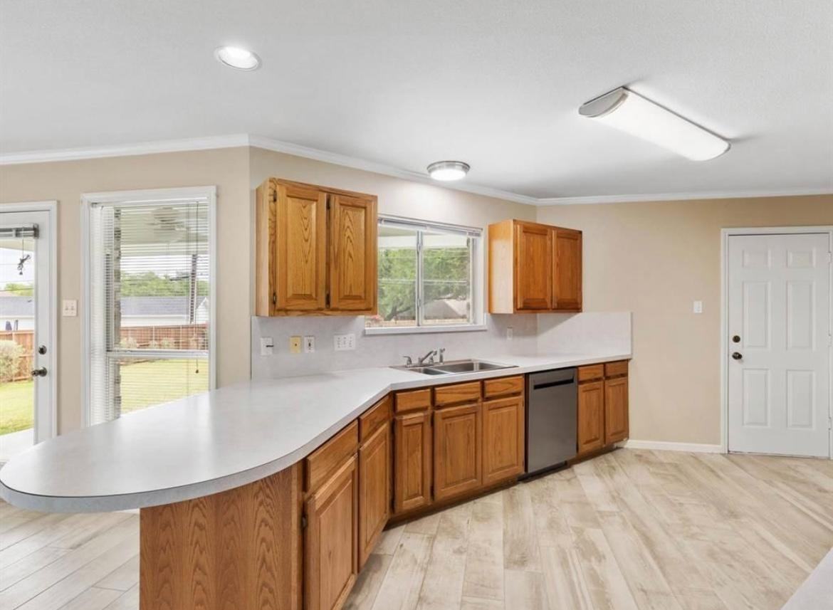 5313 Mission Cir - Photo 3 of 10