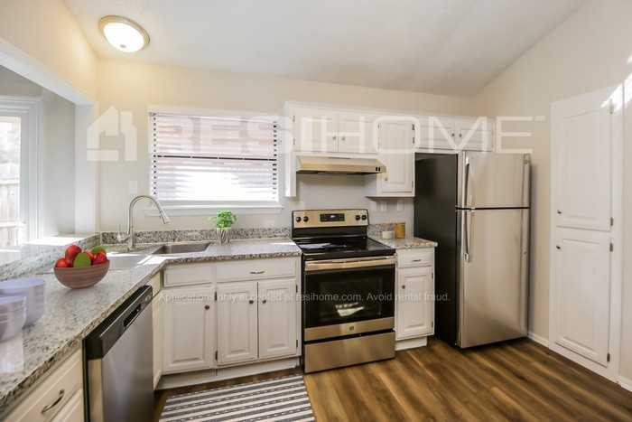 809 Ne 17th Ct - Photo 2 of 17