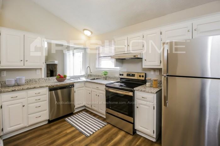 809 Ne 17th Ct - Photo 3 of 17