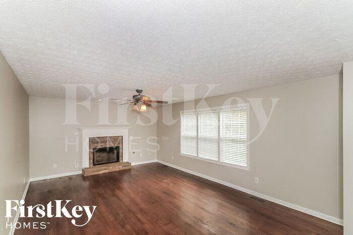 1047 Whispering Woods Dr - Photo 2 of 15