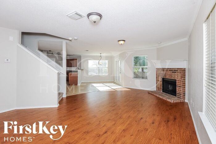 2128 Benning Way - Photo 2 of 14
