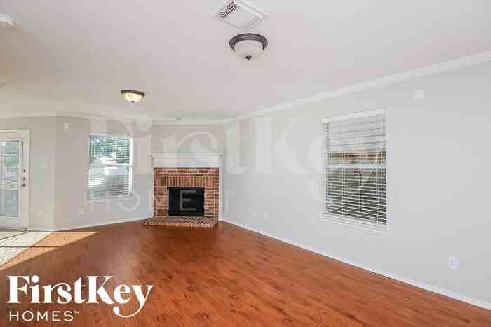 2128 Benning Way - Photo 3 of 14