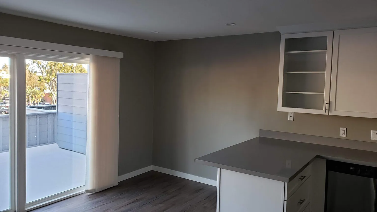 215 Lower Cliff Dr #E - Photo 2 of 9