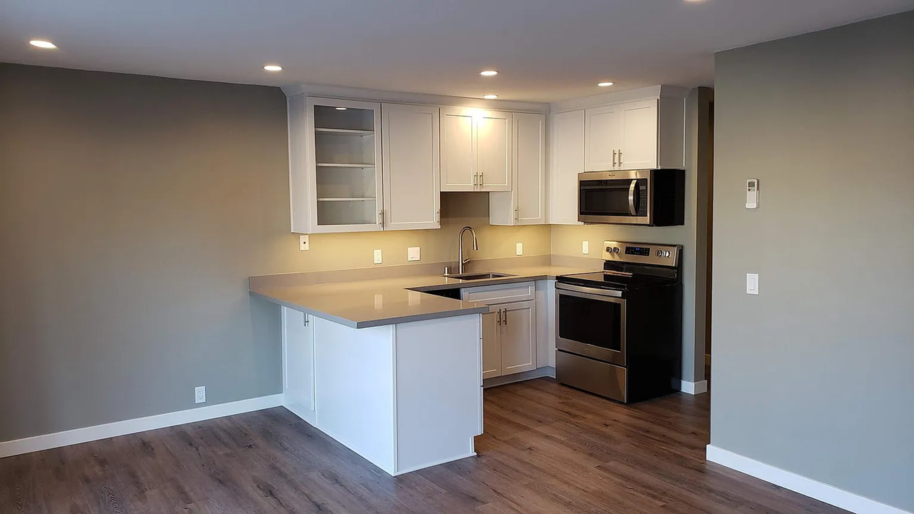 215 Lower Cliff Dr #E - Photo 3 of 9