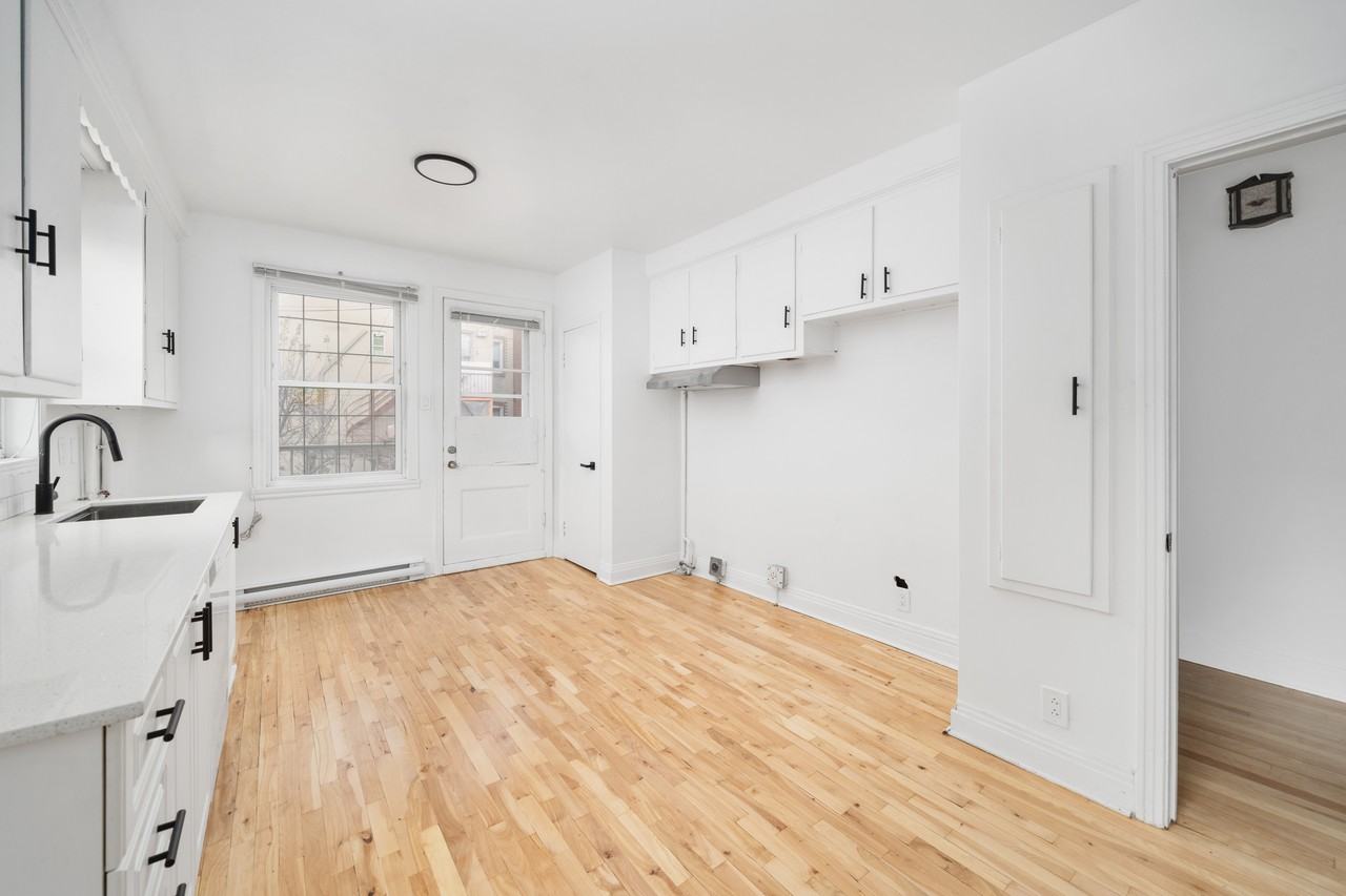 7829 Avenue Stuart - Photo 2 of 17