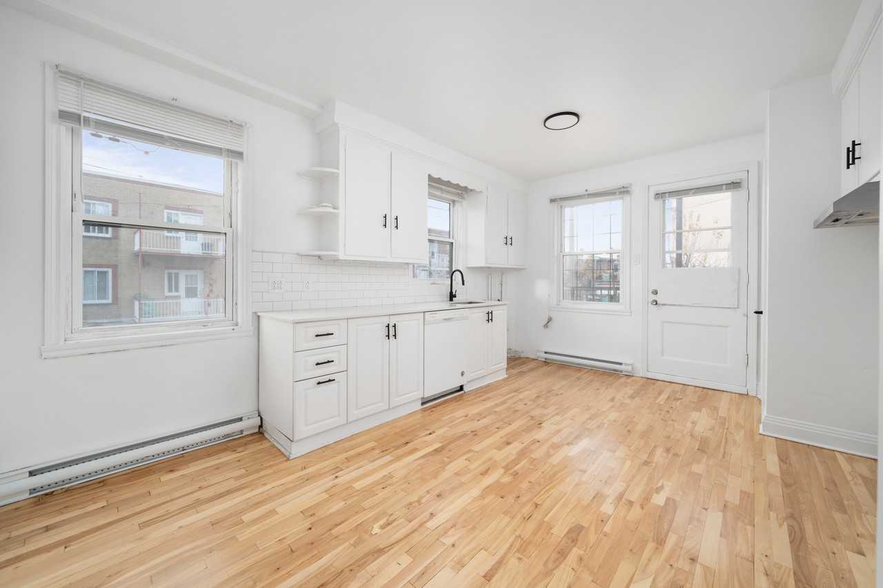 7829 Avenue Stuart - Photo 3 of 17