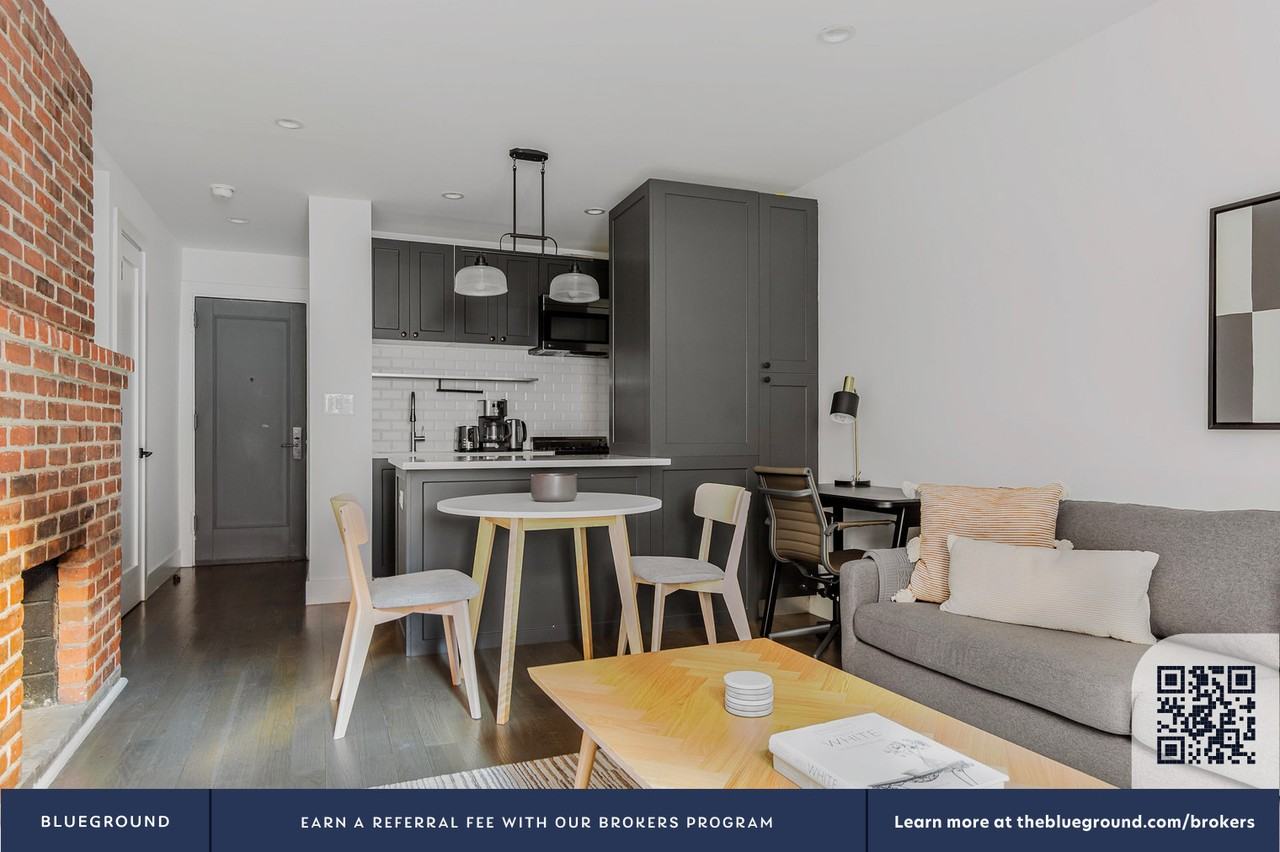 51 Irving Pl #1692 - Photo 5 of 18