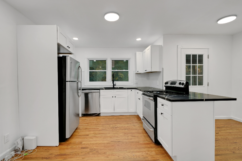 1382 Childress Dr Sw - Photo 2 of 13