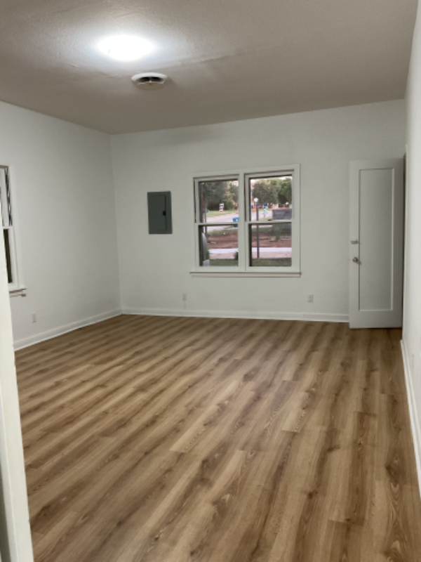 608 Silas St - Photo 2 of 10