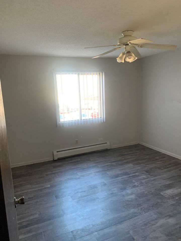 2-845 - Photo 3 of 6