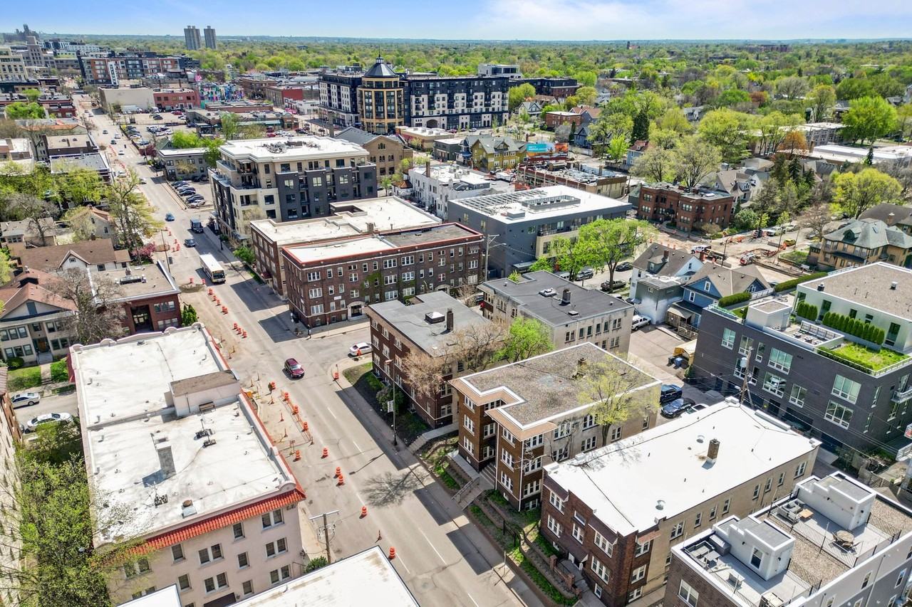 Lagoon Avenue Eststes - Photo 2 of 16