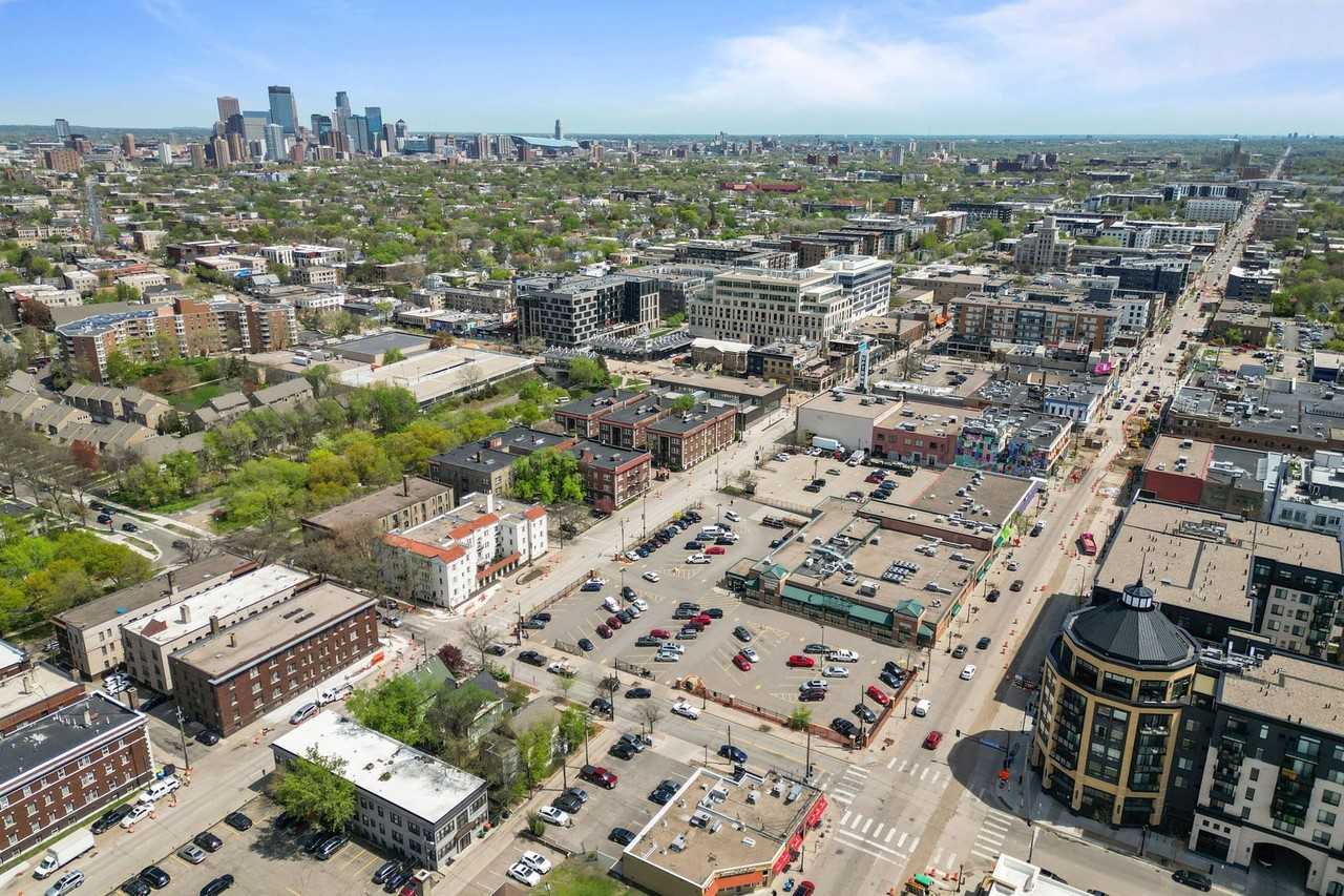 Lagoon Avenue Eststes - Photo 5 of 16