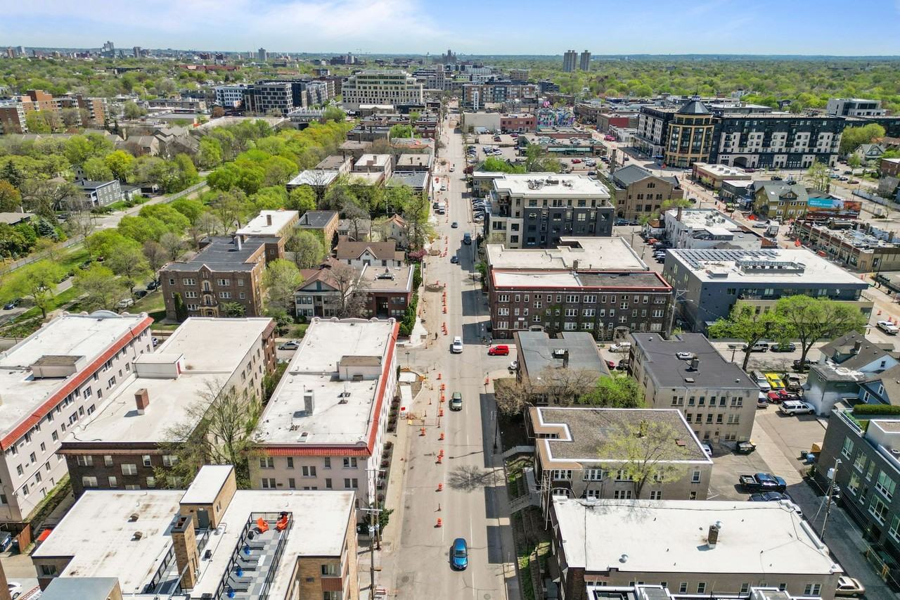 Lagoon Avenue Eststes - Photo 7 of 16