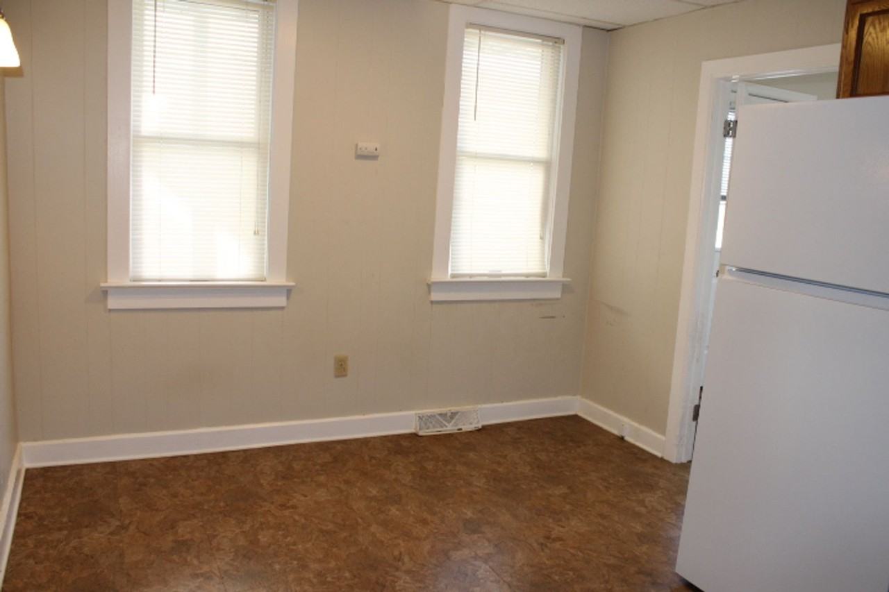 103 N Main St - Photo 3 of 10