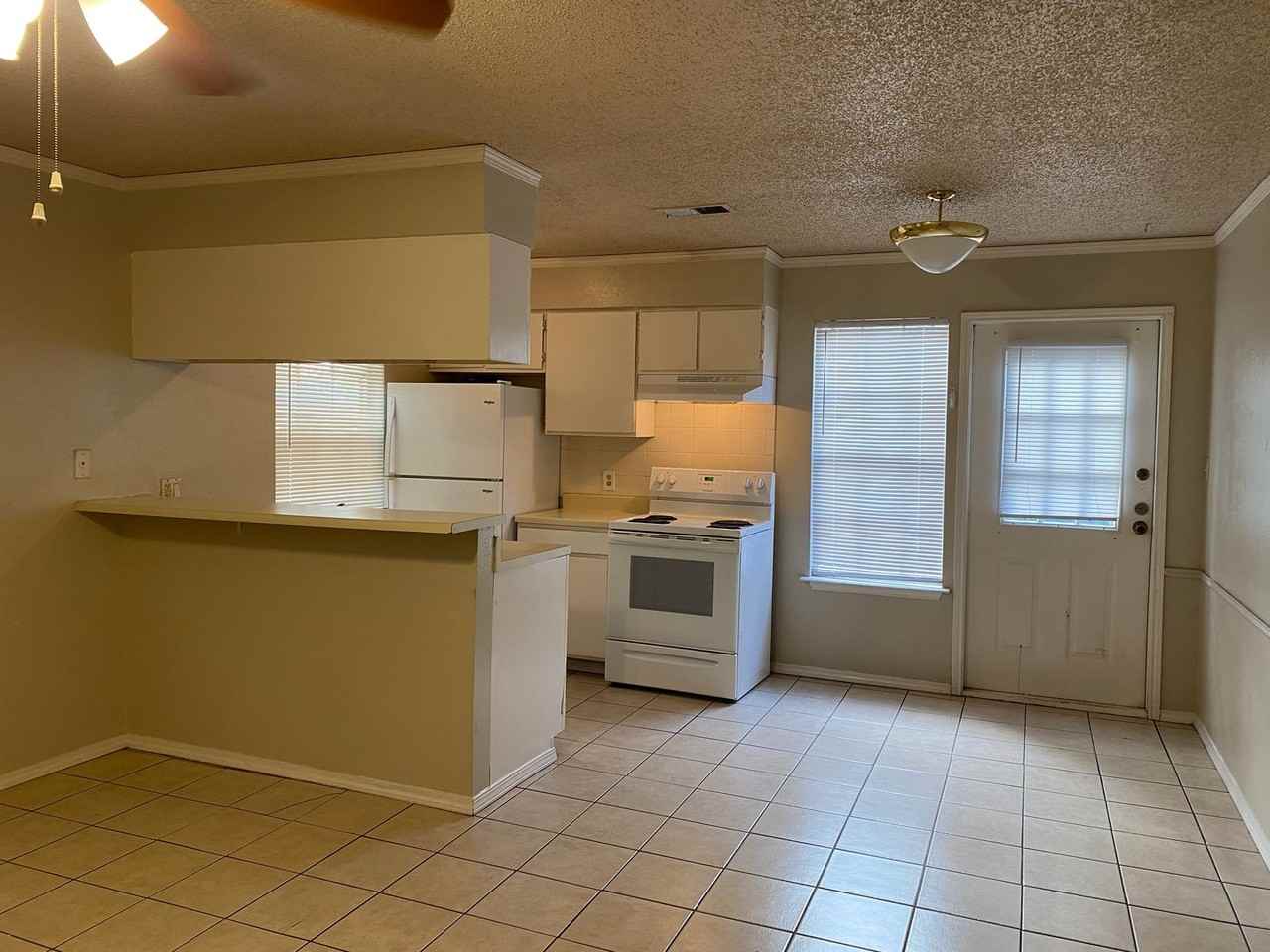 807 W Olmos Dr - Photo 2 of 10