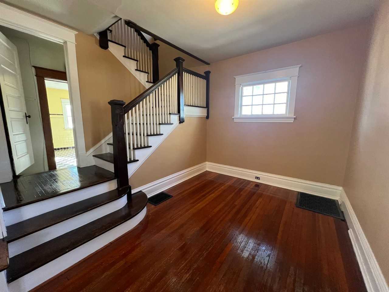 507 E Graham St - Photo 2 of 15