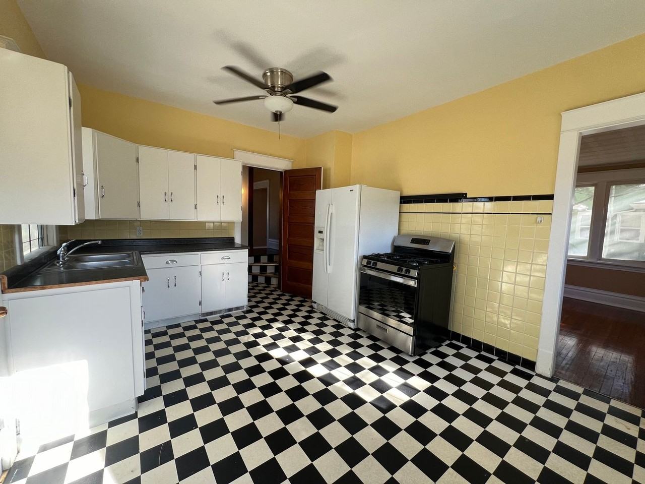 507 E Graham St - Photo 6 of 15