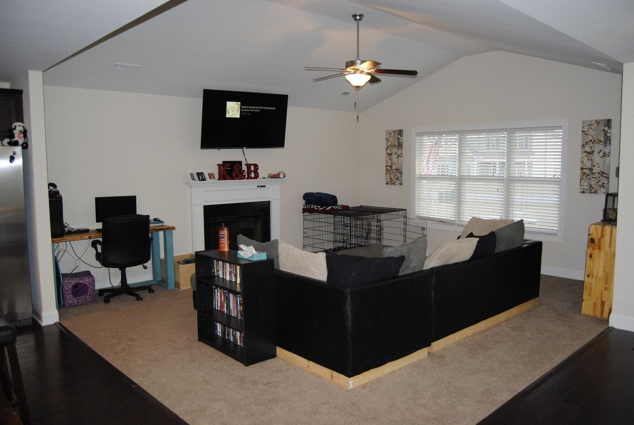 302 Carew Dr - Photo 2 of 18