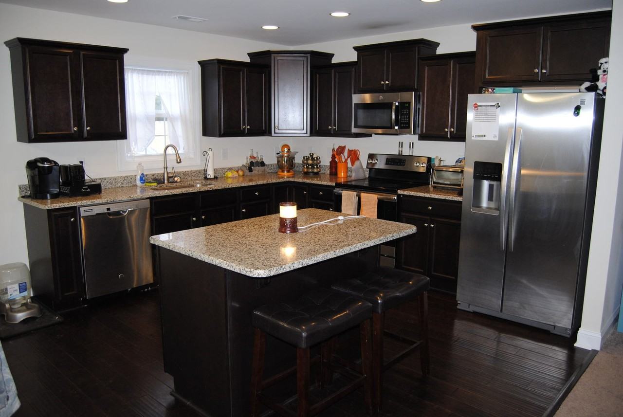 302 Carew Dr - Photo 3 of 18