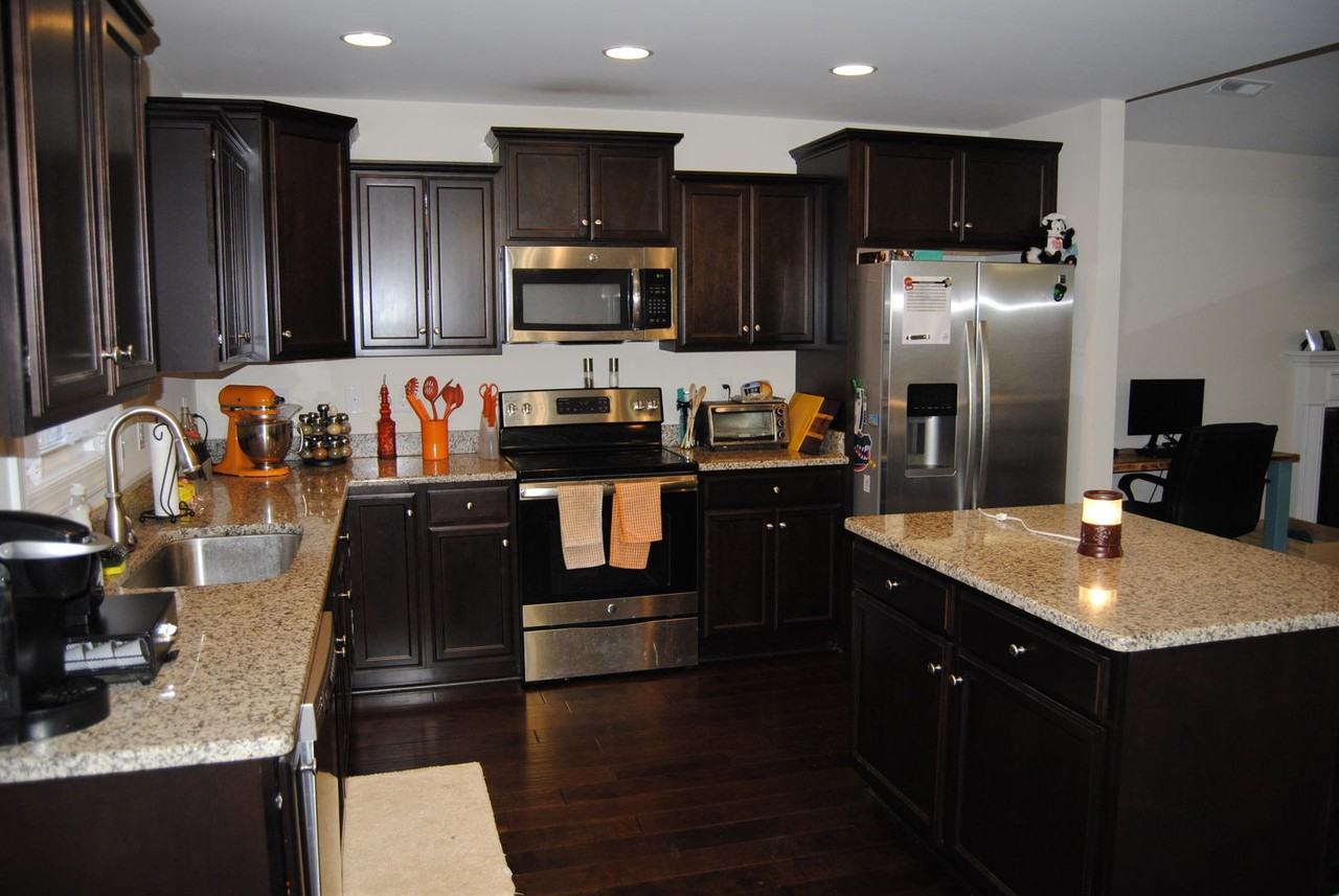 302 Carew Dr - Photo 4 of 18