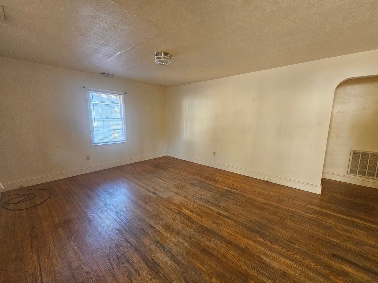 203 Sedberry St - Photo 2 of 9