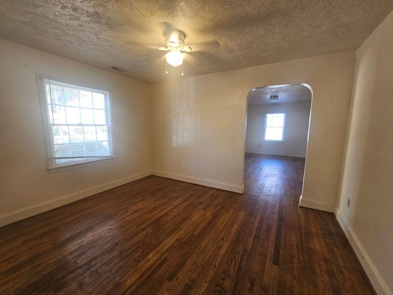 203 Sedberry St - Photo 3 of 9