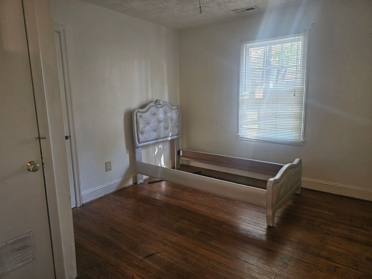 203 Sedberry St - Photo 7 of 9