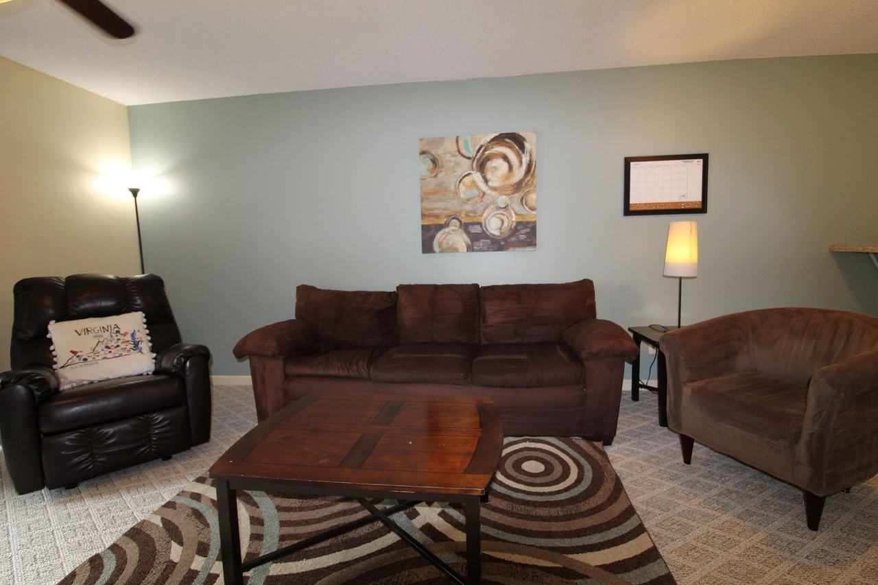 1360 Hunters Rd Apt B - Photo 6 of 18